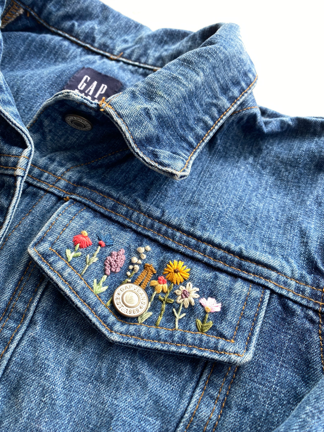 Hand Embroidered Denim Jacket Girls size 14-16 🌸