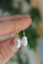 Load image into Gallery viewer, 14k Gold Fill + Pearl Threader Earrings
